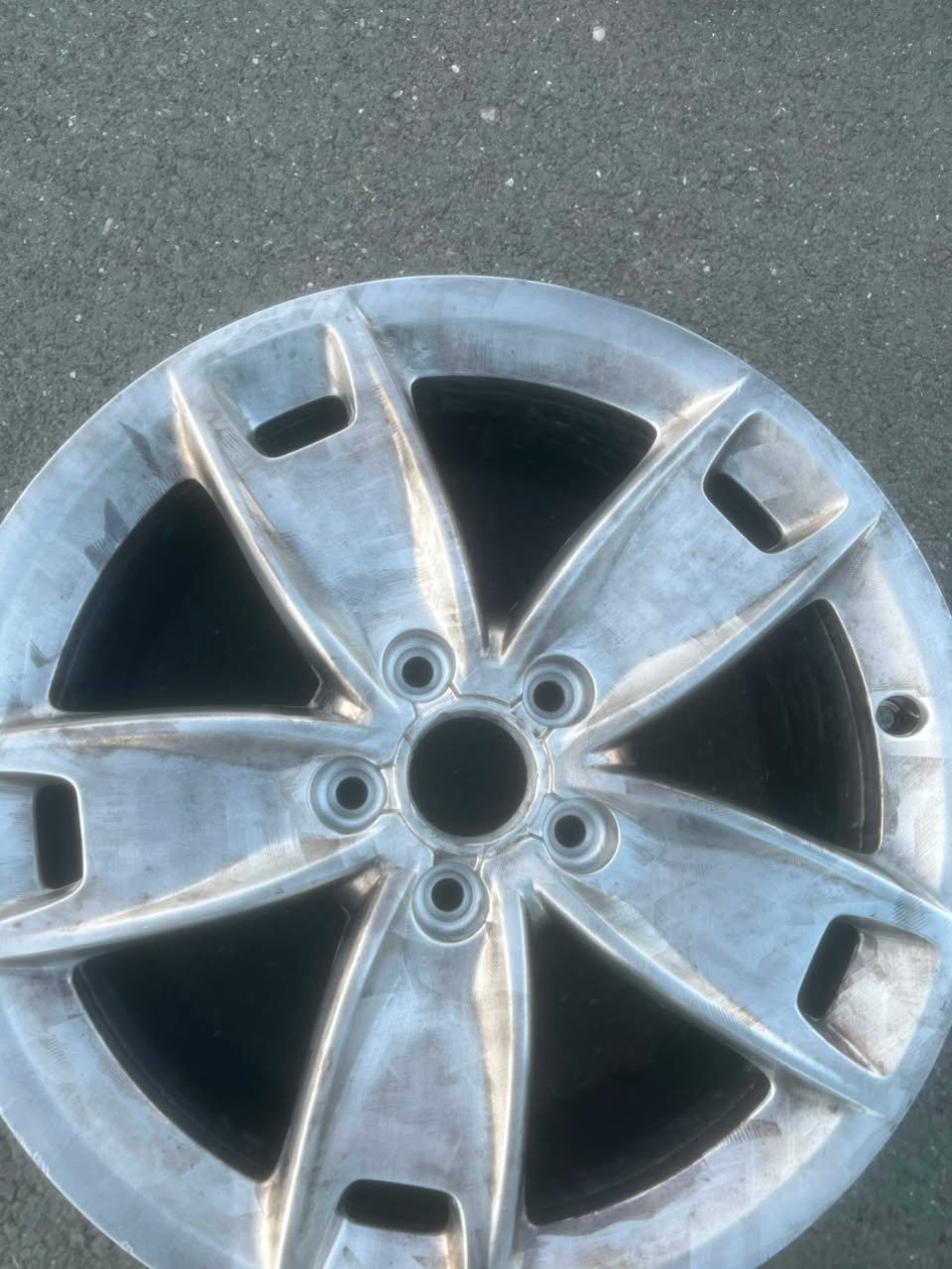 Laserski očišćen metalni proizvod